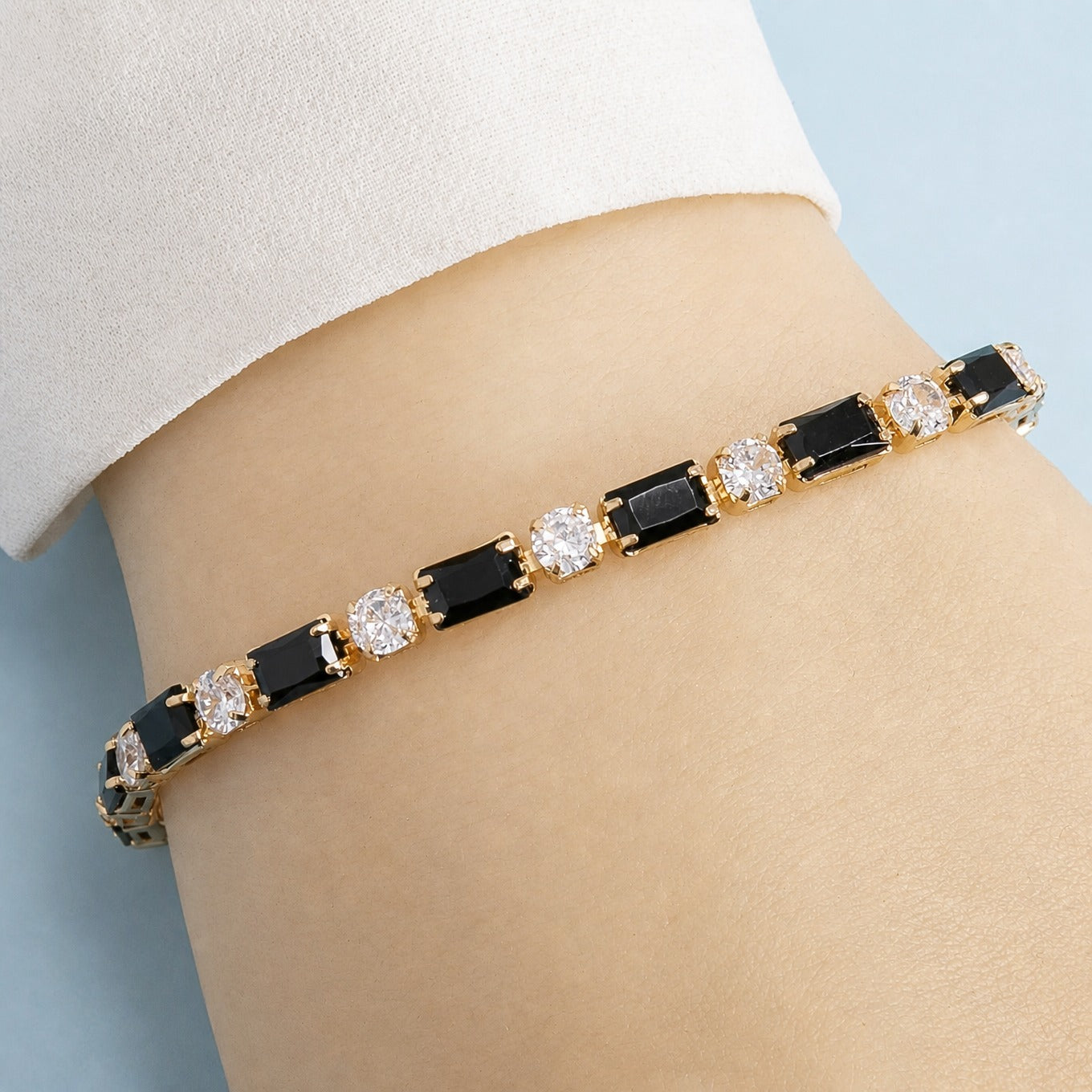 Elegant Onyx Gold Bracelet