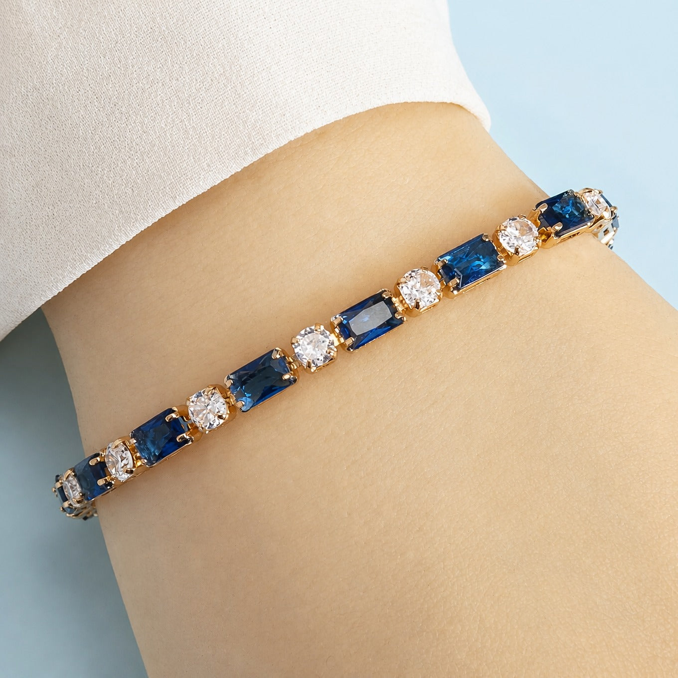 Elegant Onyx Gold Bracelet